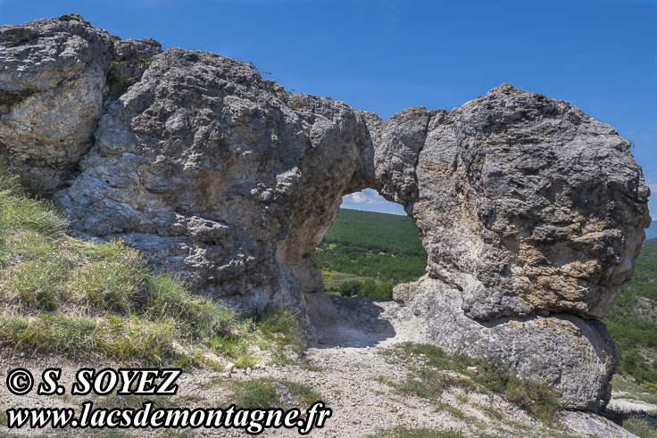 Photo n°202605025
Cliché Serge SOYEZ
Copyright Reproduction interdite sans autorisation Photo n°202605025
Les rochers des Mourres (Luberon, Forcalquier, Alpes-de-Haute-Provence)
Cliché Serge SOYEZ
Copyright Reproduction interdite sans autorisation