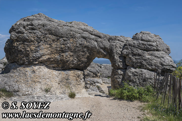Photo n°202605032
Cliché Serge SOYEZ
Copyright Reproduction interdite sans autorisation Photo n°2026050232
Les rochers des Mourres (Luberon, Forcalquier, Alpes-de-Haute-Provence)
Cliché Serge SOYEZ
Copyright Reproduction interdite sans autorisation
