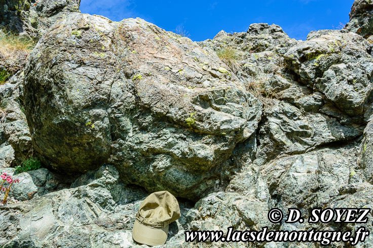 Photo n�201707006
Coussin de basalte (pillow-lavas)
(Montgen�vre, Hautes-Alpes)
Clich� Dominique SOYEZ
Copyright Reproduction interdite sans autorisation