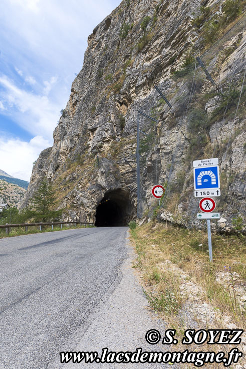 Photo n202407007
Entre SUD du tunnel de Prelles
(Rocher Baron, Commune de Saint-Martin-de-Queyrires,
hameau de Prelles, Brianonnais, Hautes-Alpes)
Clich Serge SOYEZ
Copyright Reproduction interdite sans autorisation