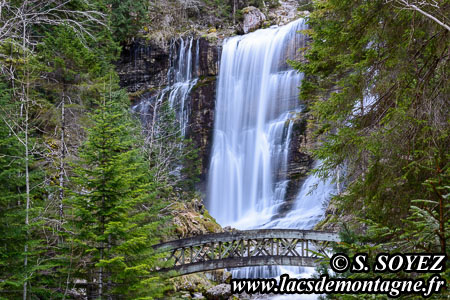 Cascades du Cirque de Saint-Mme (1037m)
(Chartreuse, Limite Isre-Savoie)
Clich Serge SOYEZ
Copyright Reproduction interdite sans autorisation