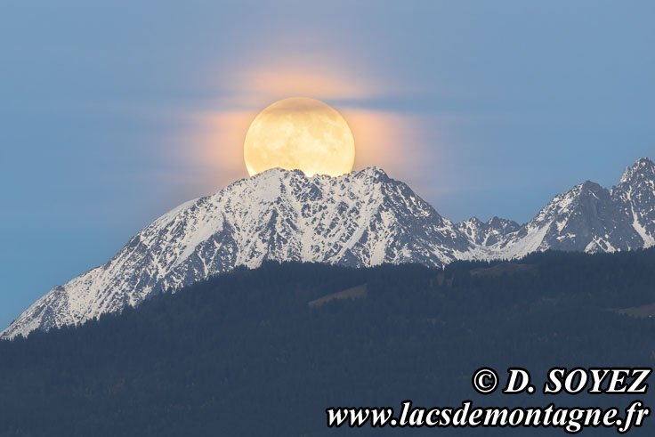 Photo n202511004
Super lune sur la Chane de Belledonne (Isre)
Clich Dominique SOYEZ
Copyright Reproduction interdite sans autorisation