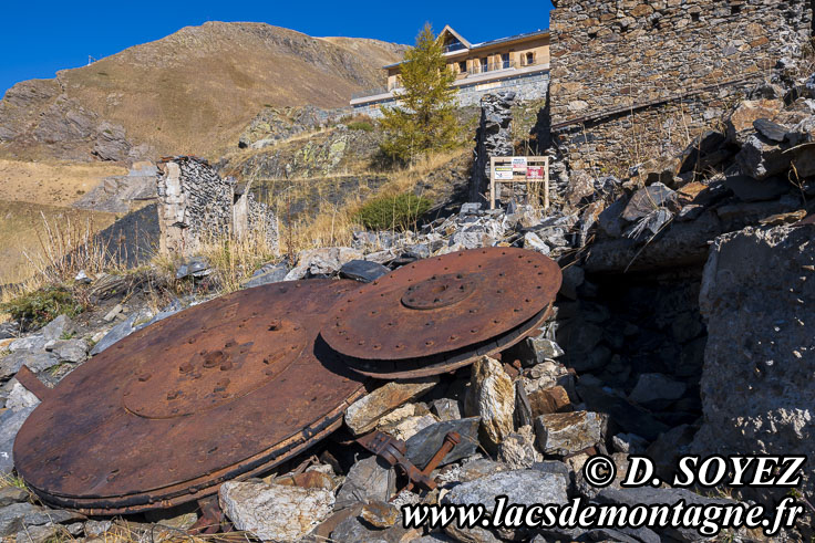 Photo n�202510051
Mines d�anthracite de l�Herpie (2250m) (Alpes-d'Huez, Combe Charbonni�re, Les Grandes Rousses Is�re)
Clich� Dominique SOYEZ
Copyright Reproduction interdite sans autorisation