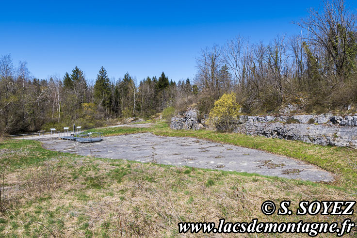 Photo n°202504016
Cliché Serge SOYEZ
Copyright Reproduction interdite sans autorisation Photo n°202504016
Site à pistes de dinosaures à Loulle dans le Jura. Lieu-dit le Bois-Aux-Salpêtriers - D253 39300 LOULLE
Cliché Serge SOYEZ
Copyright Reproduction interdite sans autorisation