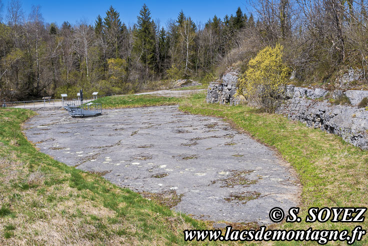 Photo n°202504019
Cliché Serge SOYEZ
Copyright Reproduction interdite sans autorisation Photo n°202504019
Site à pistes de dinosaures à Loulle dans le Jura. Lieu-dit le Bois-Aux-Salpêtriers - D253 39300 LOULLE
Cliché Serge SOYEZ
Copyright Reproduction interdite sans autorisation